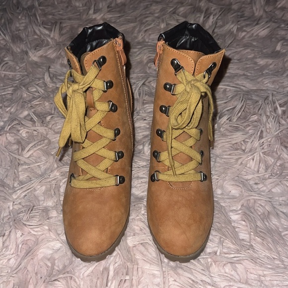 BellaMańe Ankle Boots - Picture 2 of 7